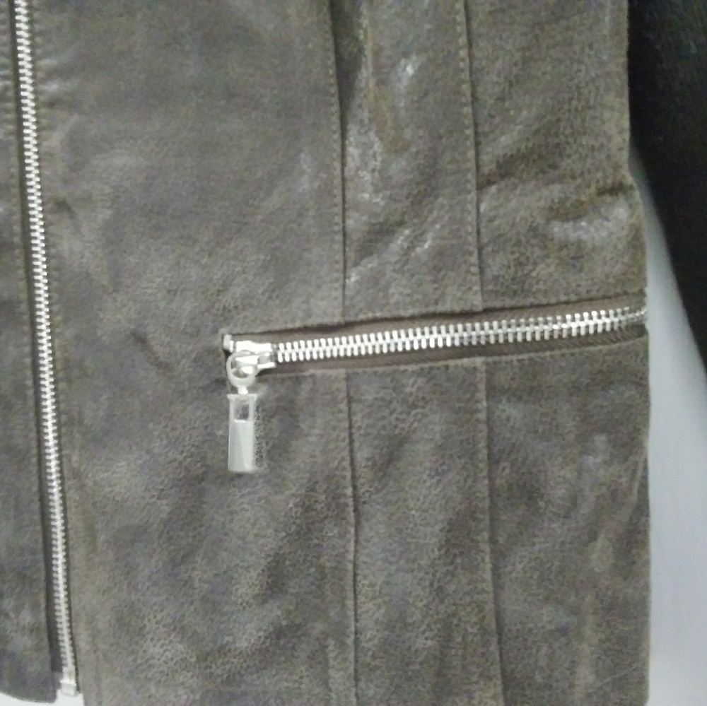 Wilsons Leather Jacket Sz. (M) - Picture 4 of 8